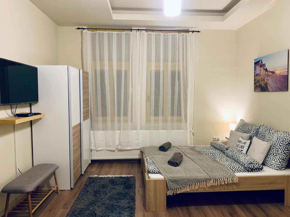 A Vendeghaz Hotel Мисколк Екстериор снимка
