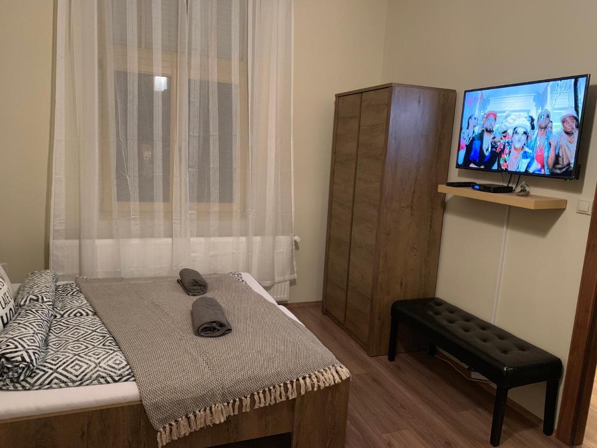 A Vendeghaz Hotel Мисколк Екстериор снимка