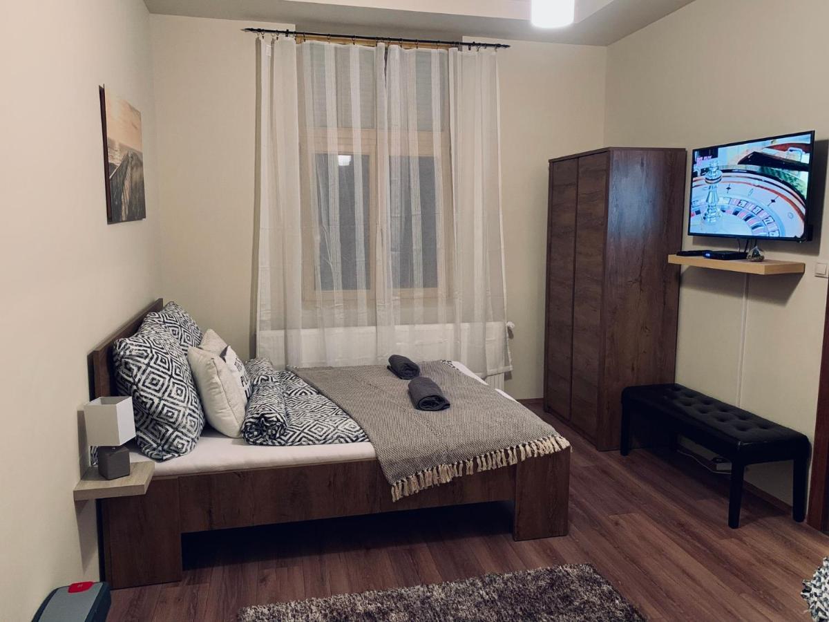 A Vendeghaz Hotel Мисколк Екстериор снимка